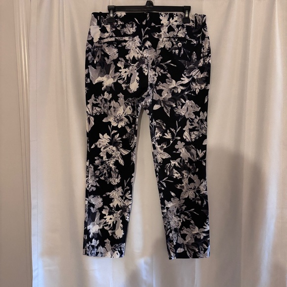 Lord & Taylor Pants - Lord & Taylor Black and White Floral Capris ~ Size 12